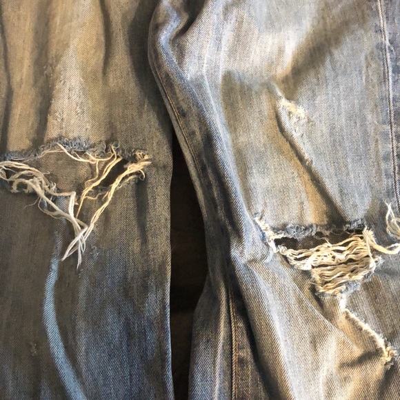 Ripped Levi’s Jeans - Picture 3 of 4